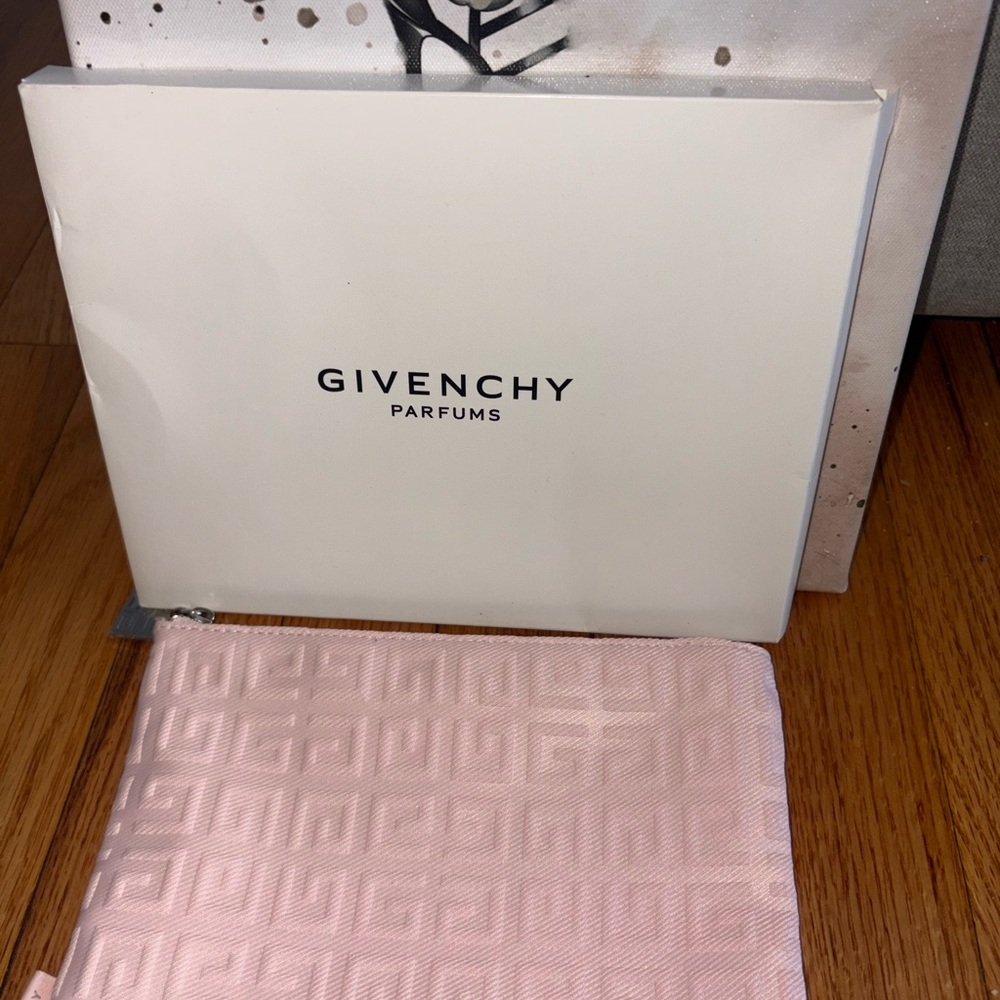 Givenchy Light Pink Embossed Pouch NIB - Picture 4 of 8